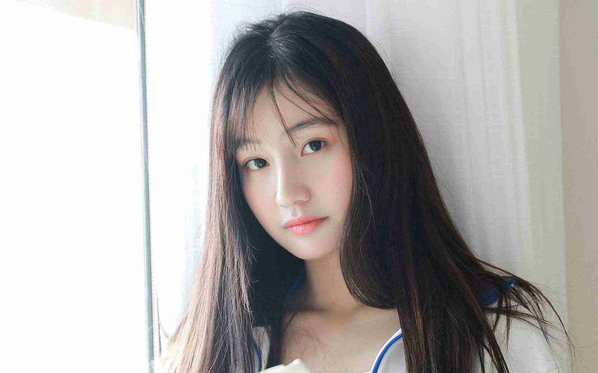 AI+汽車雙引擎點火！中國模擬芯片H1營收普漲，頭部企業凈利飆升逾200%